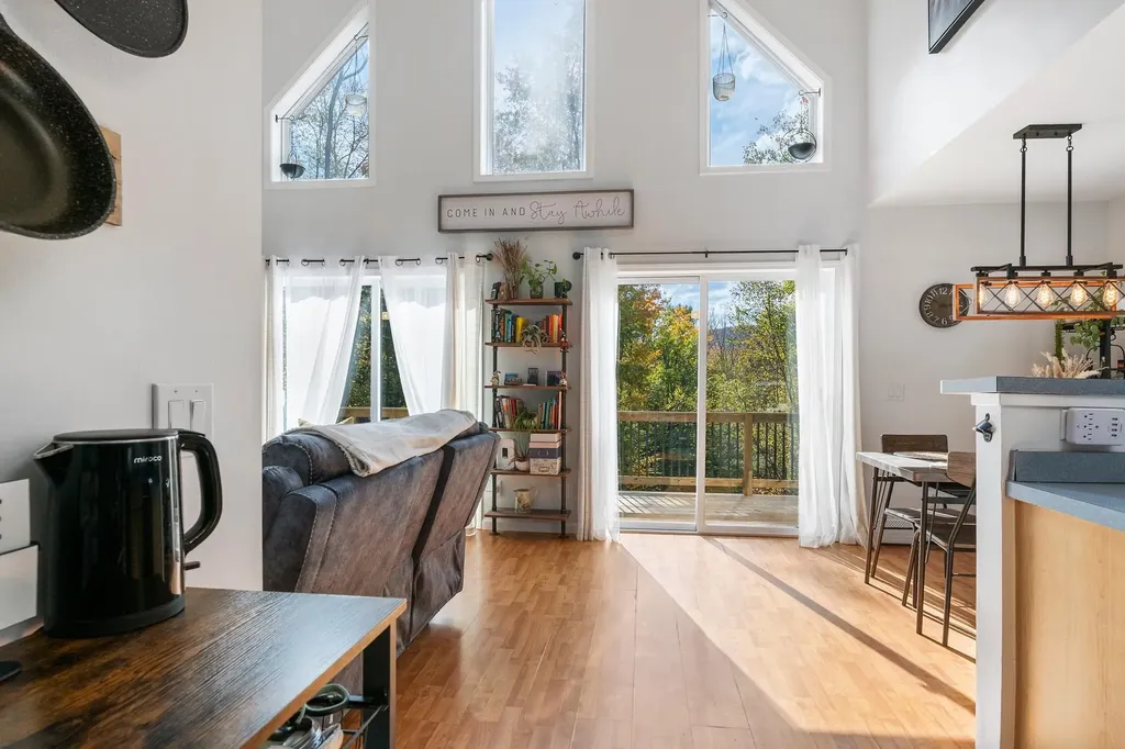 34 High Pond Road Grantham NH 03753