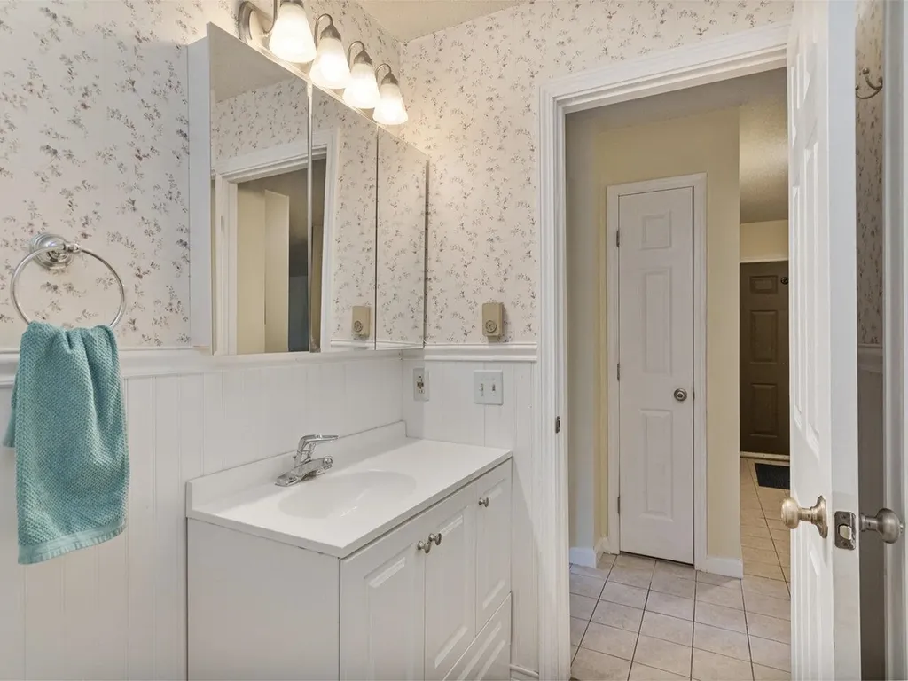 106 Twin Oaks Terrace South Burlington VT 05403