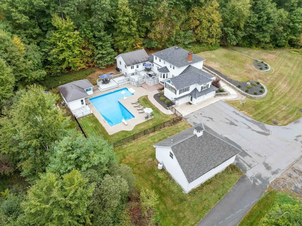 29 Spring Street Pelham NH 03076