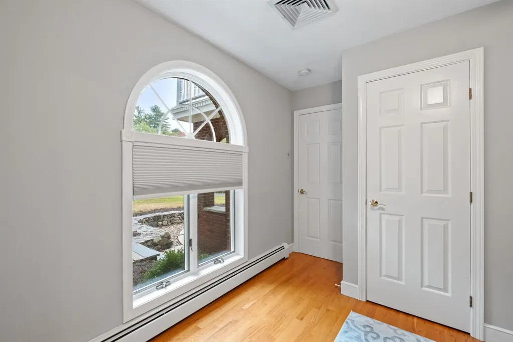 29 Spring Street Pelham NH 03076