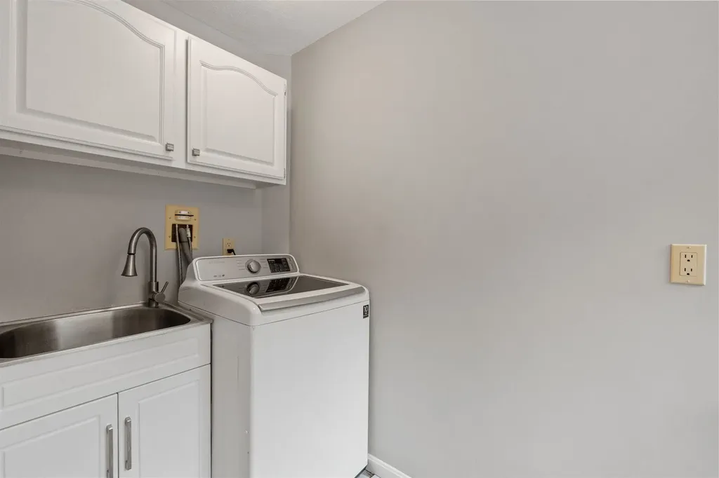 29 Spring Street Pelham NH 03076