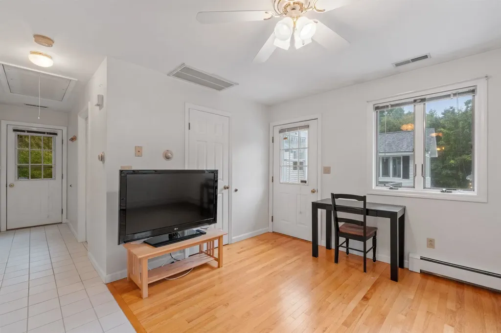 29 Spring Street Pelham NH 03076