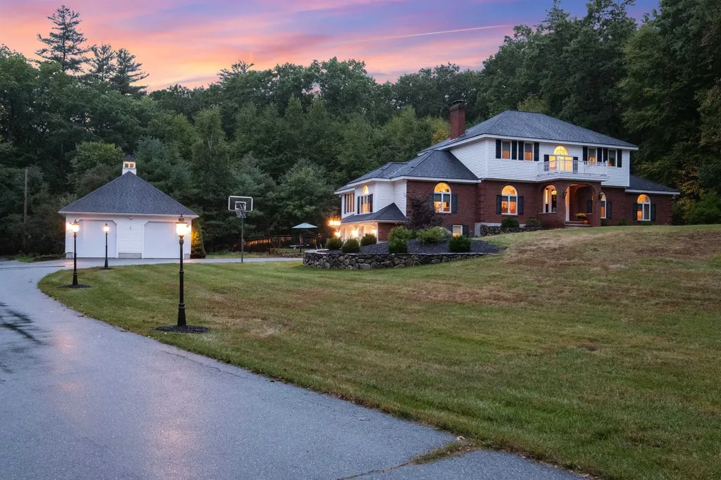 29 Spring Street Pelham NH 03076