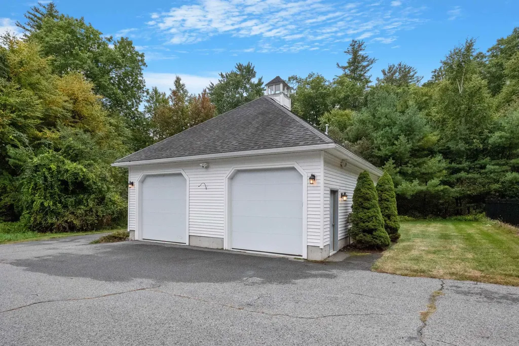 29 Spring Street Pelham NH 03076