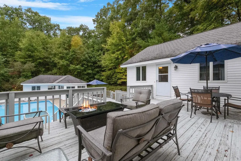 29 Spring Street Pelham NH 03076