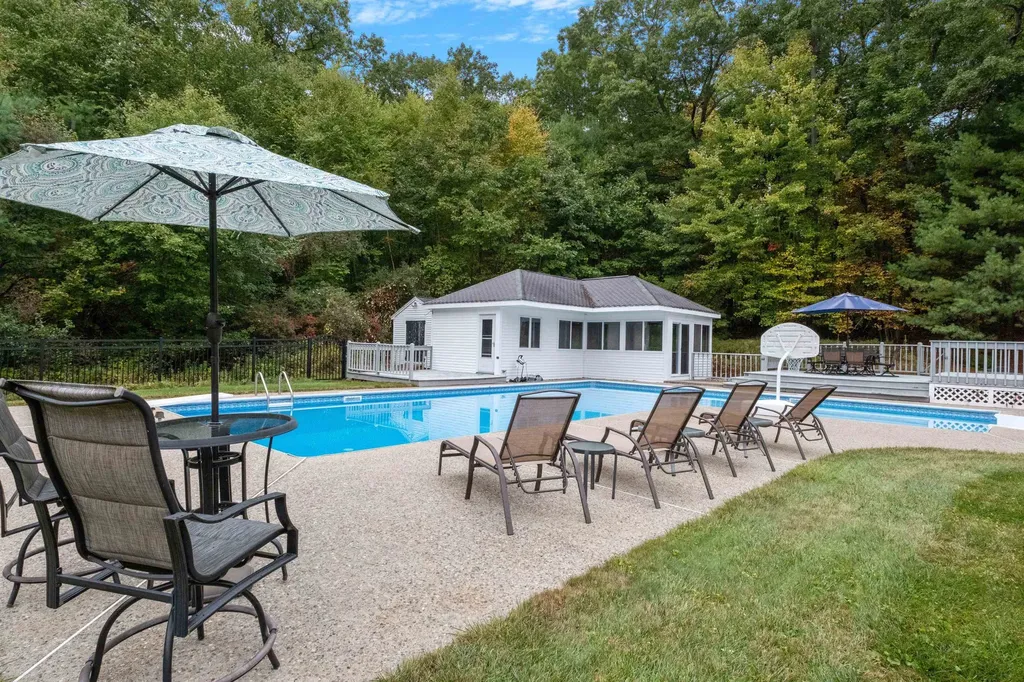 29 Spring Street Pelham NH 03076