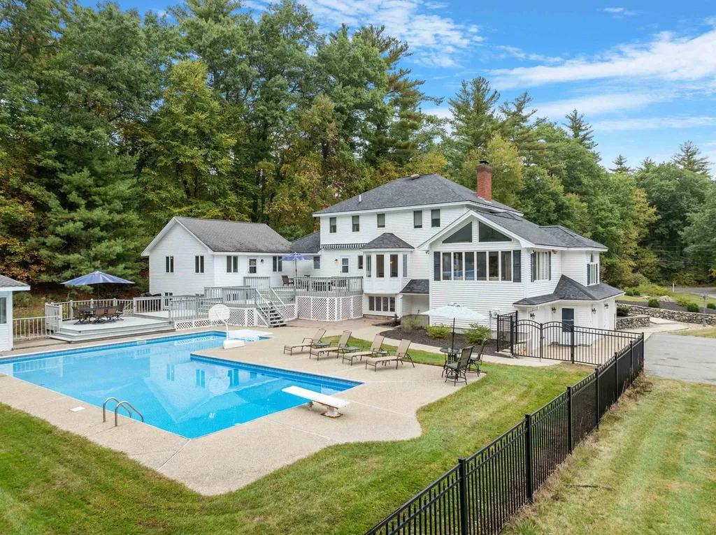 29 Spring Street Pelham NH 03076