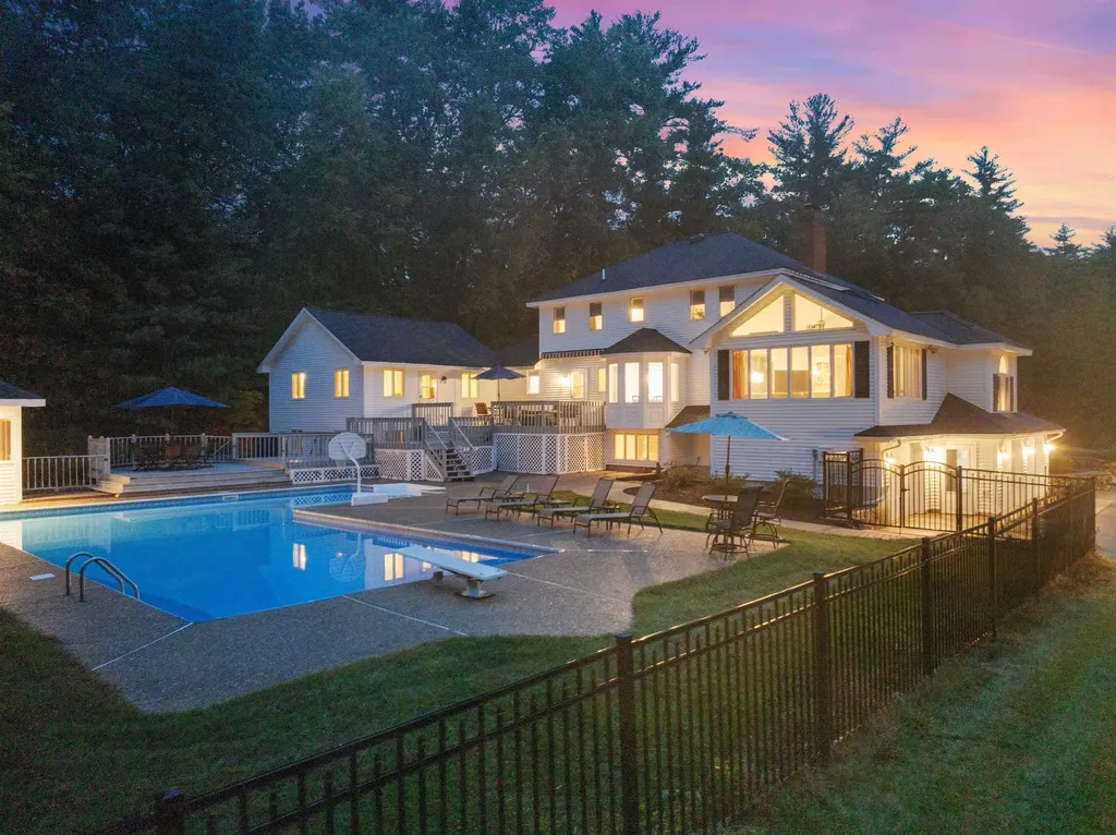 29 Spring Street Pelham NH 03076