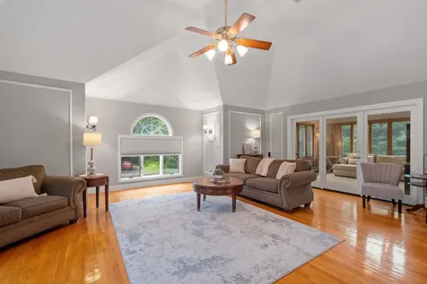 29 Spring Street Pelham NH 03076