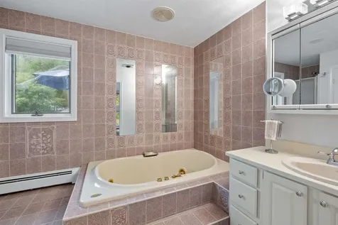 29 Spring Street Pelham NH 03076