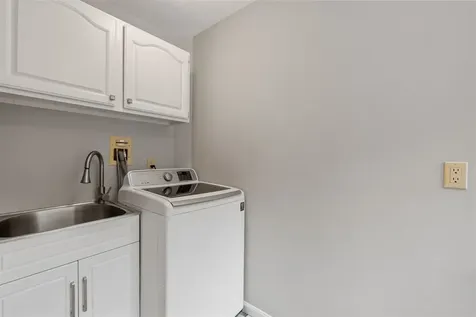 29 Spring Street Pelham NH 03076