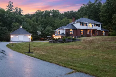 29 Spring Street Pelham NH 03076