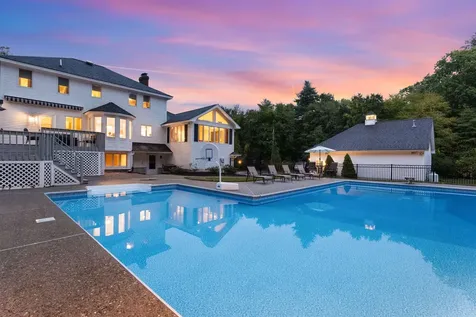 29 Spring Street Pelham NH 03076