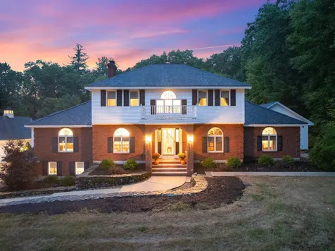 29 Spring Street Pelham NH 03076