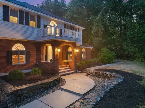 29 Spring Street Pelham NH 03076