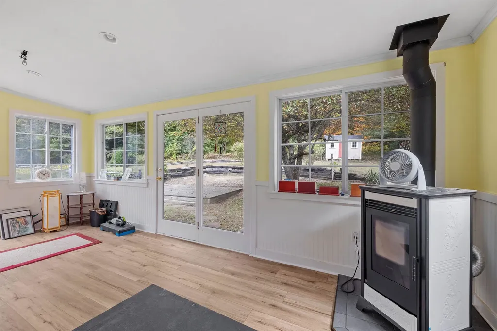 6 Robert Street Franklin NH 03235