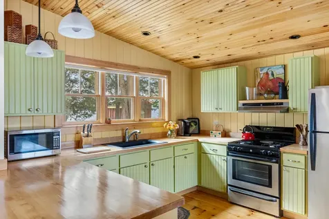 82 North Road Ferrisburgh VT 05473