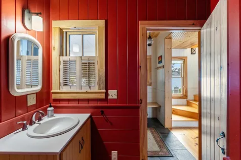 82 North Road Ferrisburgh VT 05473