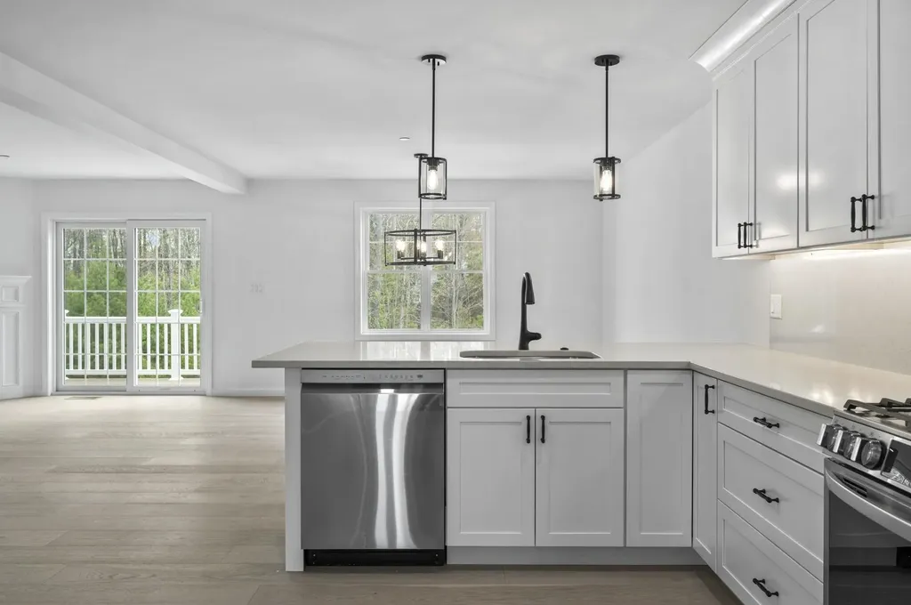 105 Centerwood Way Manchester NH 03102