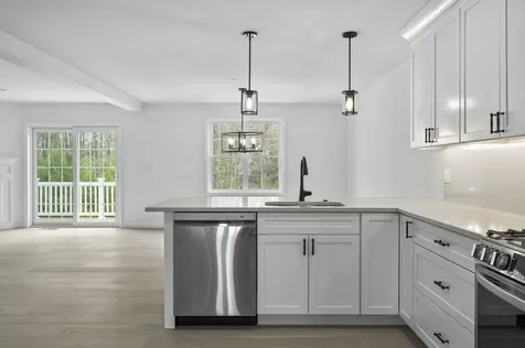 105 Centerwood Way Manchester NH 03102