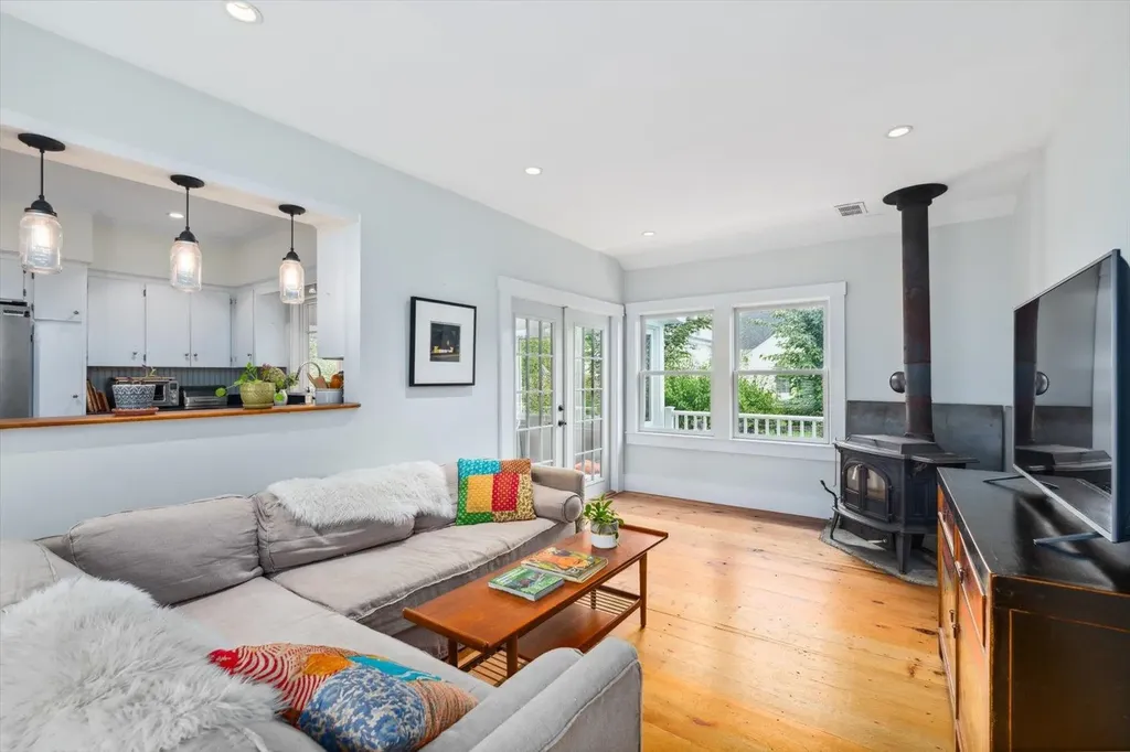 9 School Street Hancock NH 03449