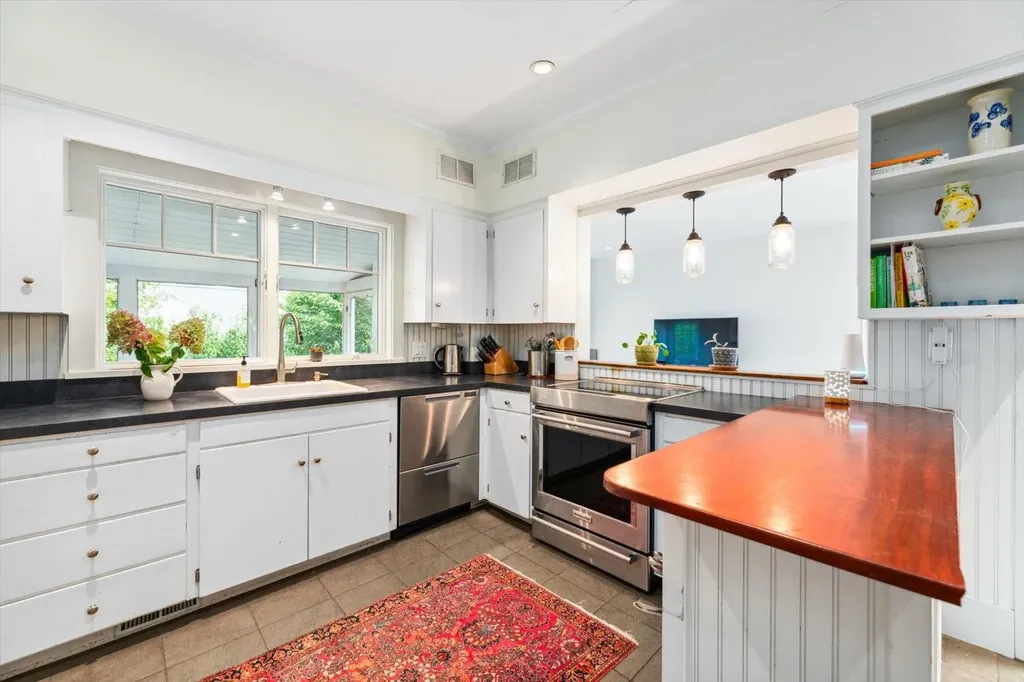 9 School Street Hancock NH 03449