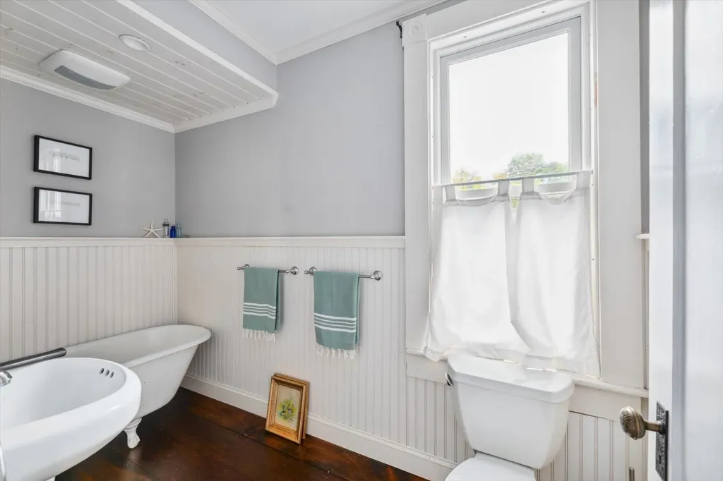 9 School Street Hancock NH 03449