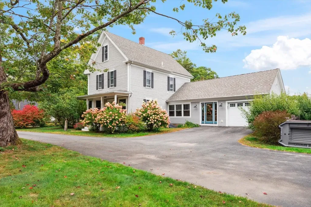 9 School Street Hancock NH 03449