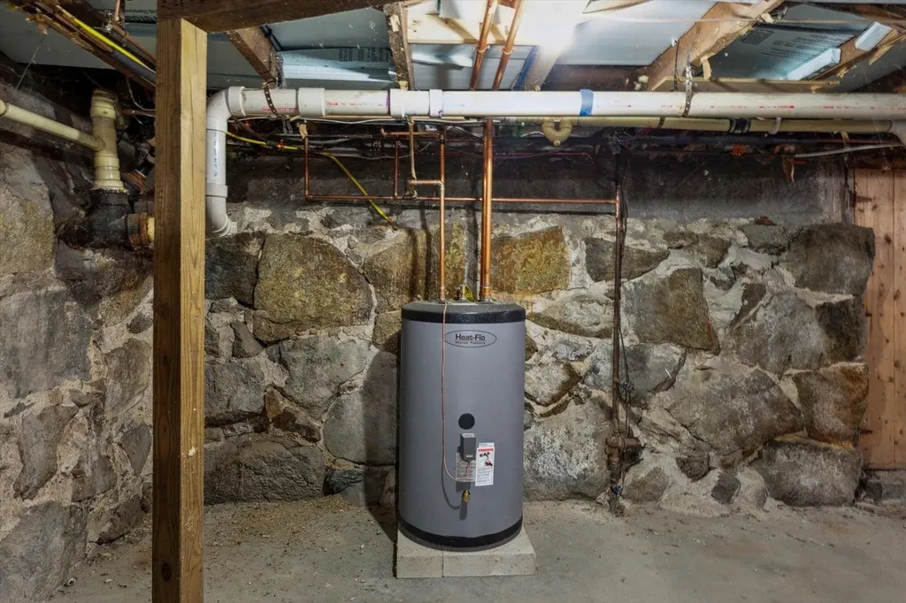 9 School Street Hancock NH 03449