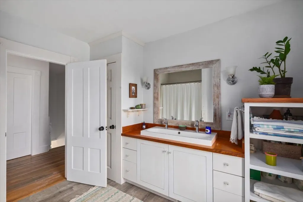 9 School Street Hancock NH 03449