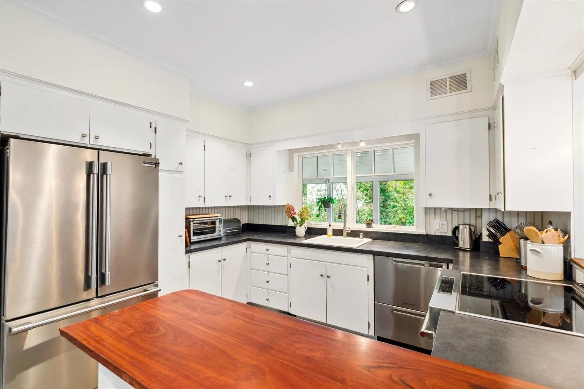 9 School Street Hancock NH 03449