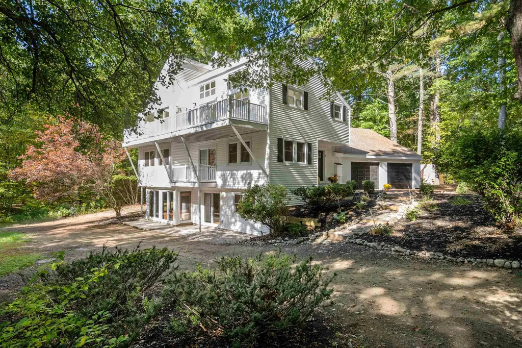 15 Sunshine Drive Kingston NH 03848