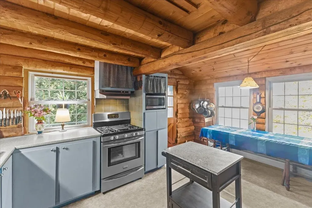 4 Woodlands Lane Hyde Park VT 05655