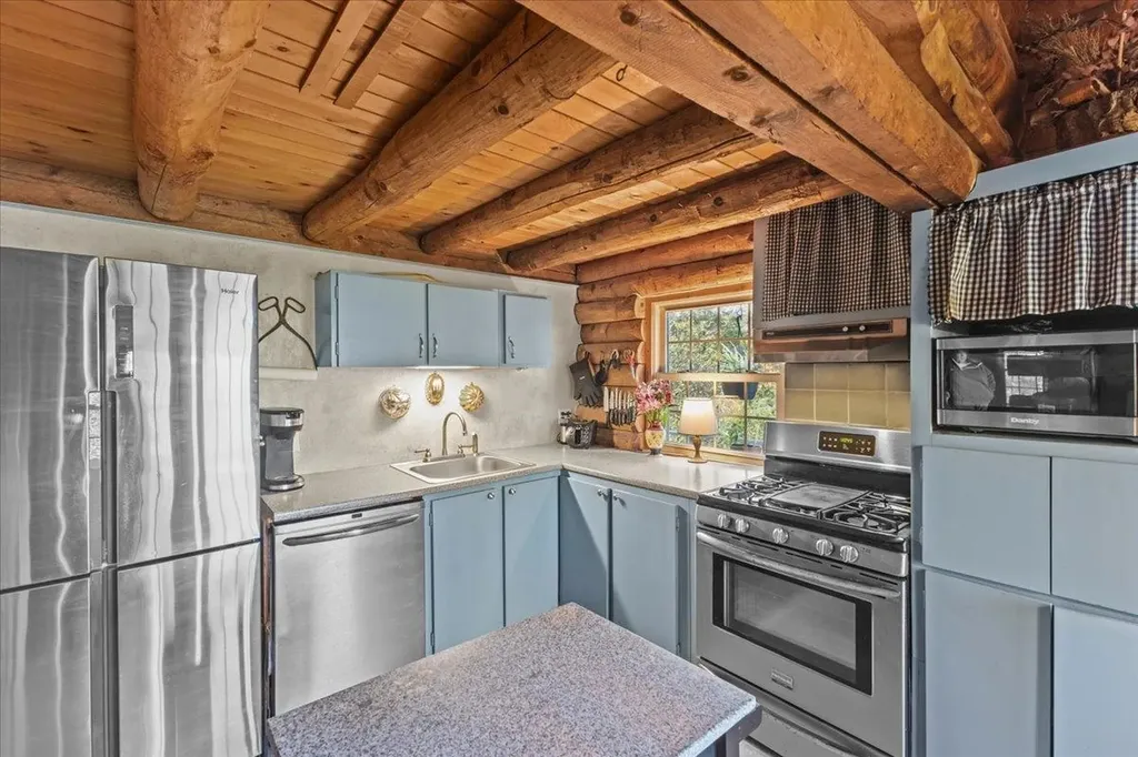 4 Woodlands Lane Hyde Park VT 05655