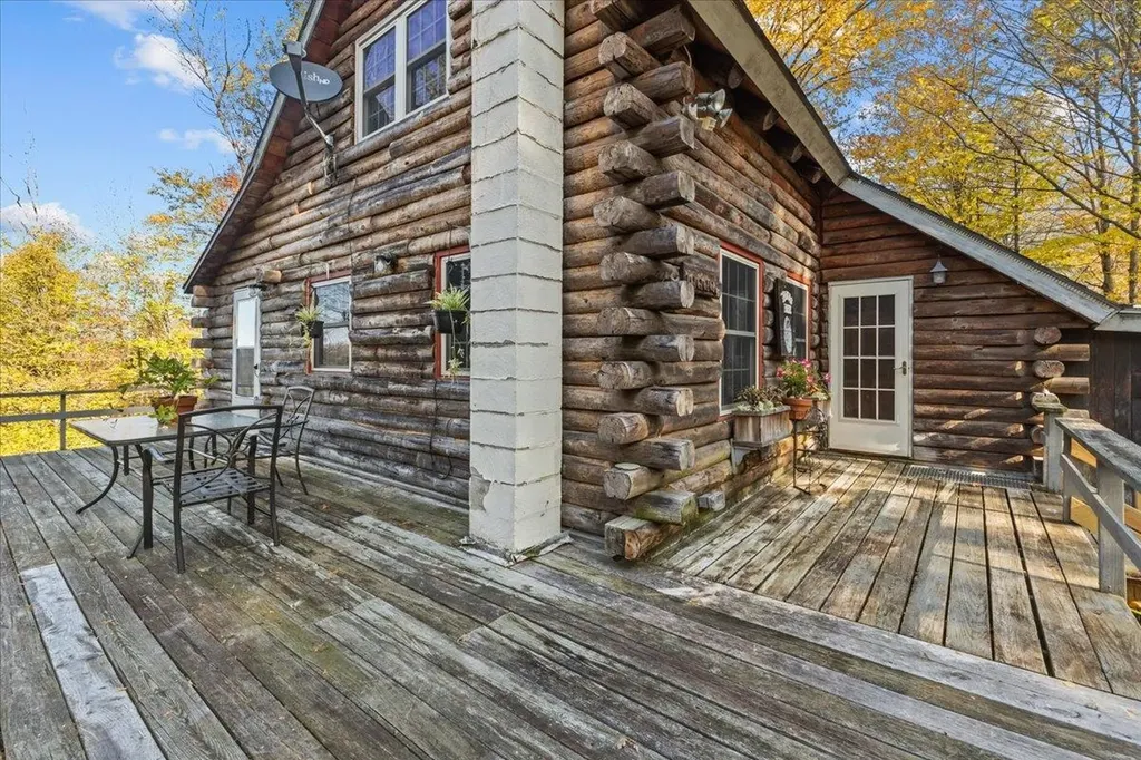 4 Woodlands Lane Hyde Park VT 05655