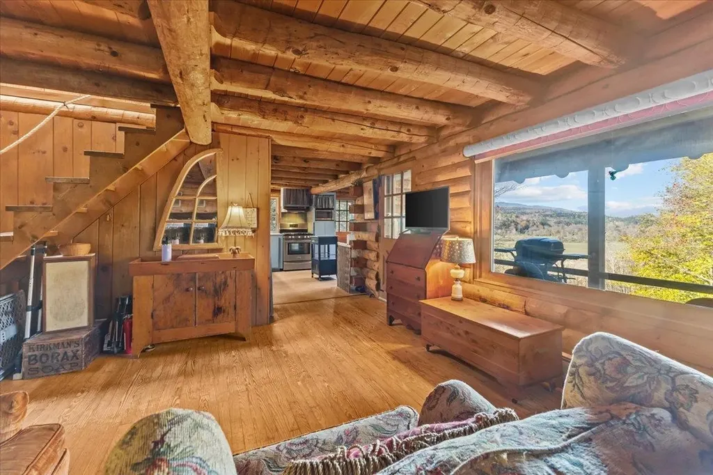 4 Woodlands Lane Hyde Park VT 05655