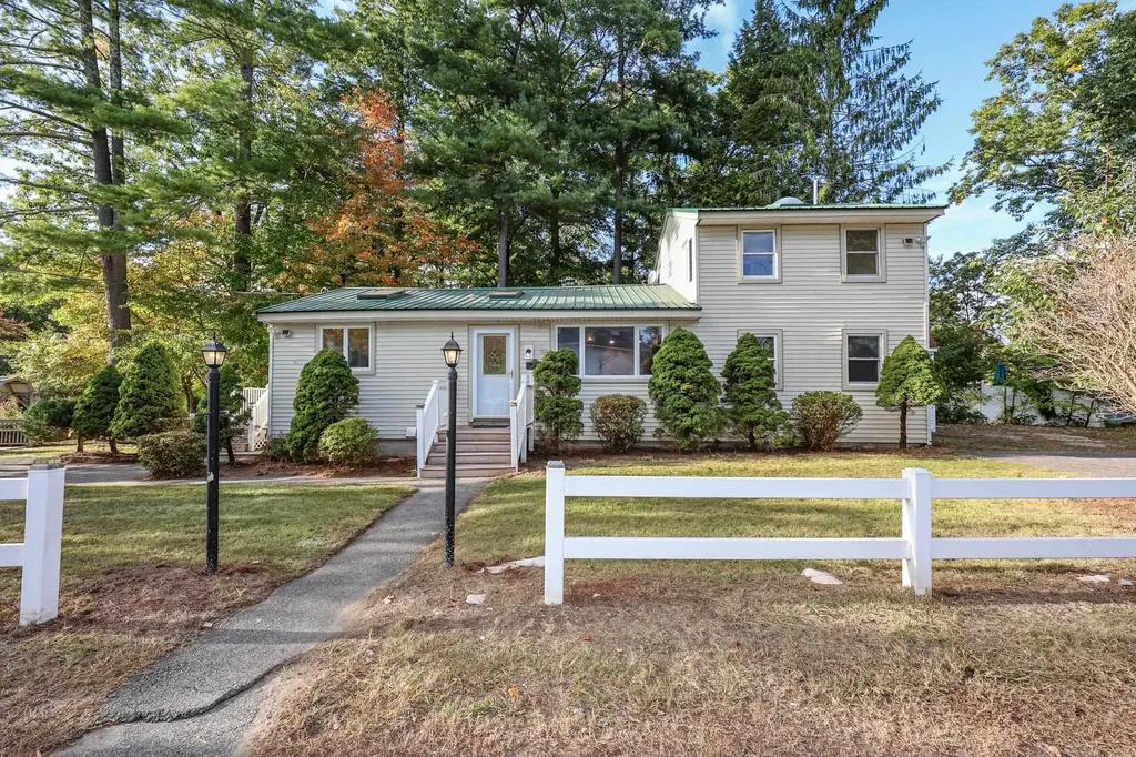 206 Shore Drive Salem NH 03079-1642