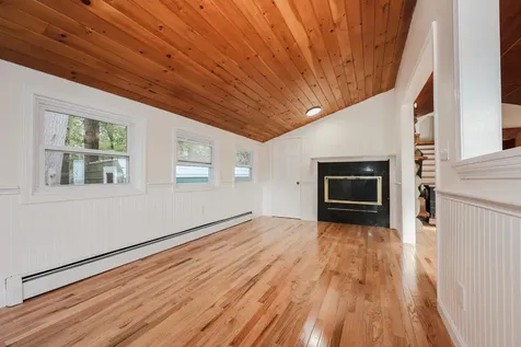 206 Shore Drive Salem NH 03079-1642