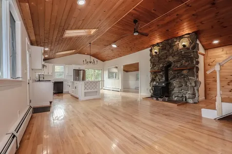 206 Shore Drive Salem NH 03079-1642