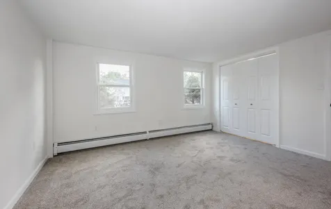 206 Shore Drive Salem NH 03079-1642