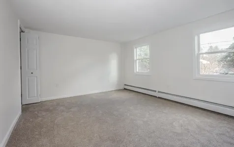 206 Shore Drive Salem NH 03079-1642