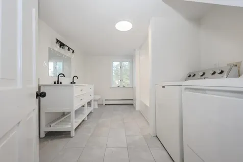 206 Shore Drive Salem NH 03079-1642