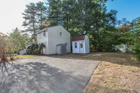 206 Shore Drive Salem NH 03079-1642