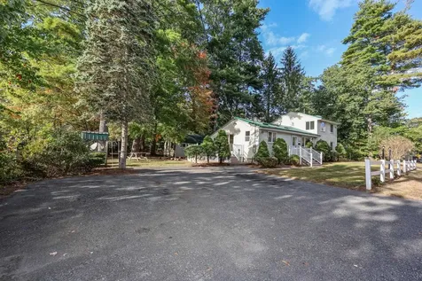 206 Shore Drive Salem NH 03079-1642