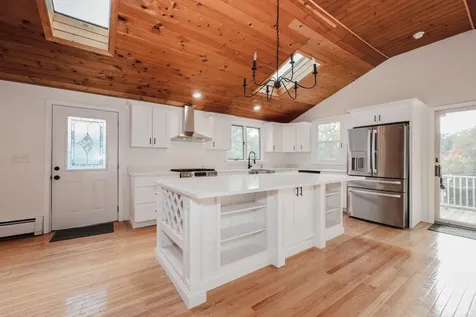 206 Shore Drive Salem NH 03079-1642