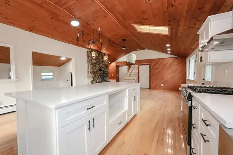 206 Shore Drive Salem NH 03079-1642