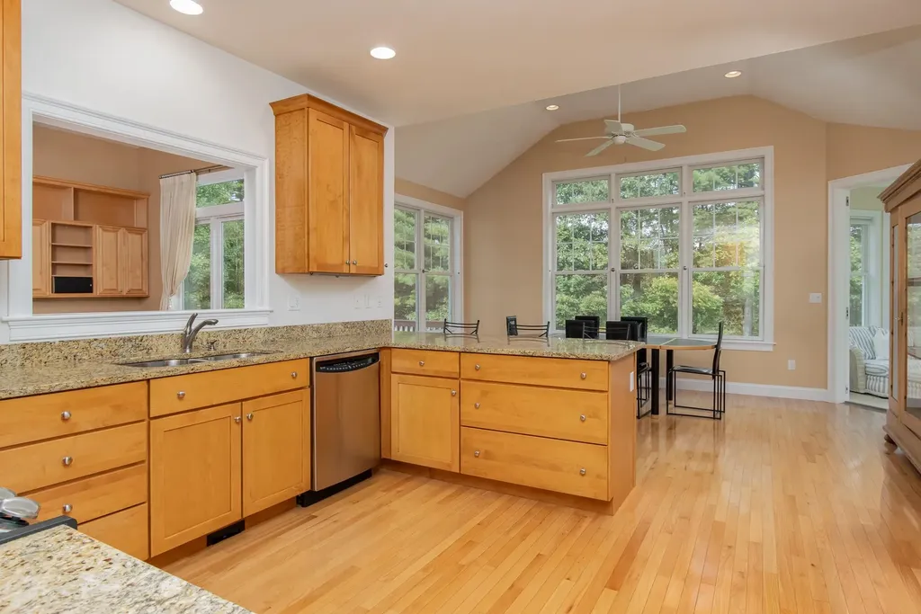 17 Freemans Way Hollis NH 03049