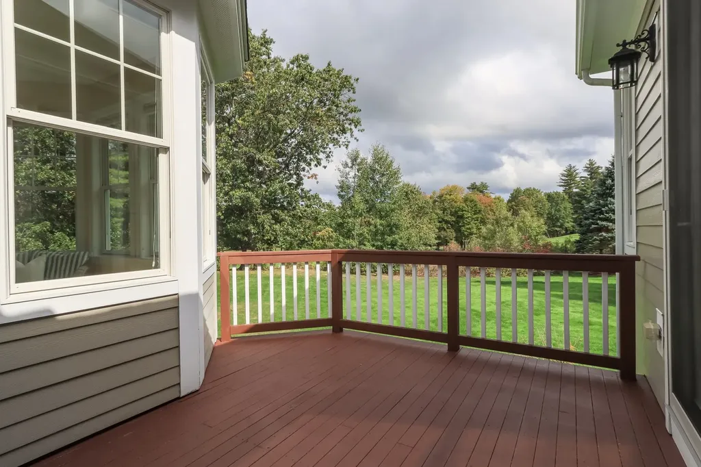 17 Freemans Way Hollis NH 03049