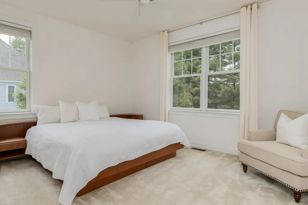 17 Freemans Way Hollis NH 03049
