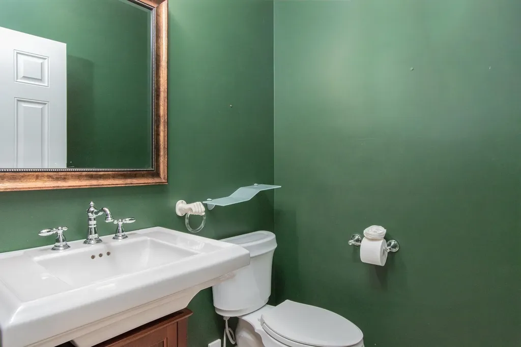 17 Freemans Way Hollis NH 03049